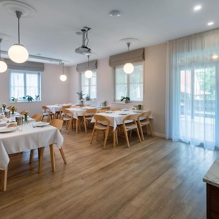 Ditlin Apartmanok Pápa Exteriör bild