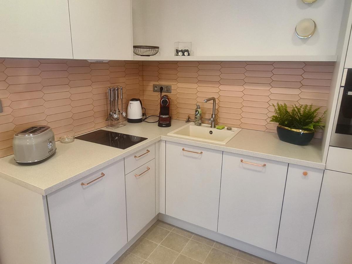 Ditlin Apartmanok Pápa Exteriör bild